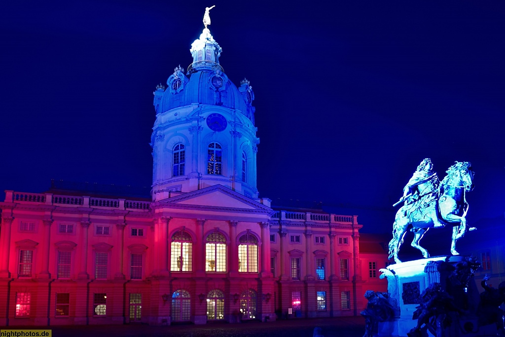 Berlin Schloss Charlottenburg mit Reiterstandbild des Großen Kurfürsten von Andreas Schlüter 1696