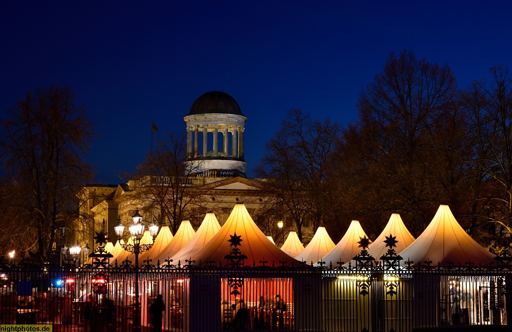 Berlin Charlottenburg Weihnachtsmarkt vor dem Schloss