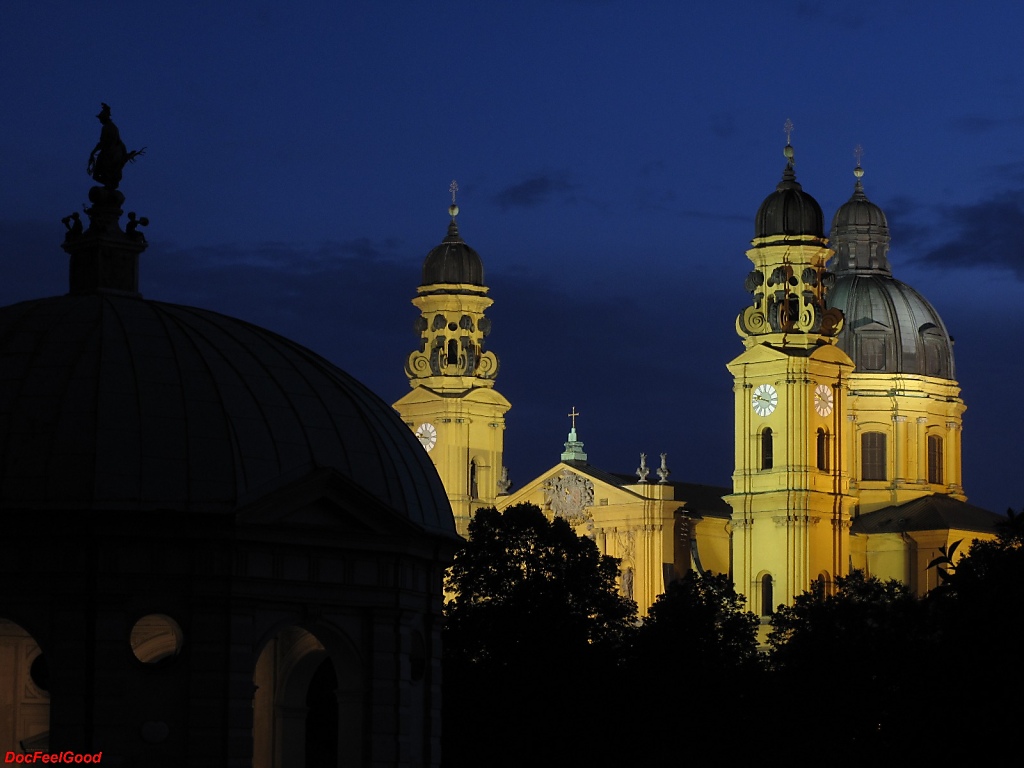 München Dianatempel vor Theatinerkirche