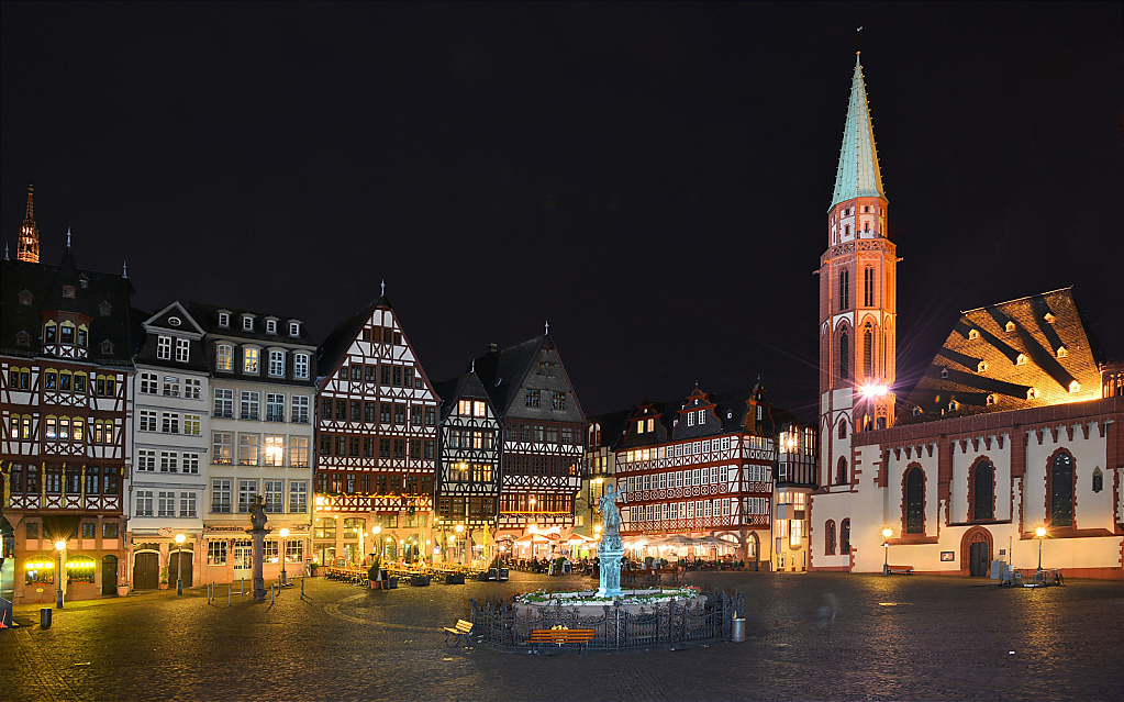 2014-06-03-11-Frankfurt-Main-Roemerberg-Fachwerk.JPG