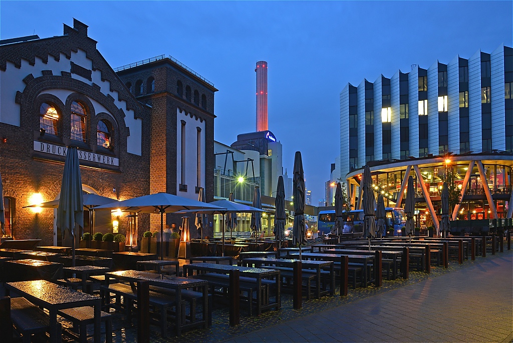 2014-06-04-67-Frankfurt-Main-Restaurant-Druckwasserwerk-und-Mainova-und-Chicago-Meatpacers-Riverside.JPG