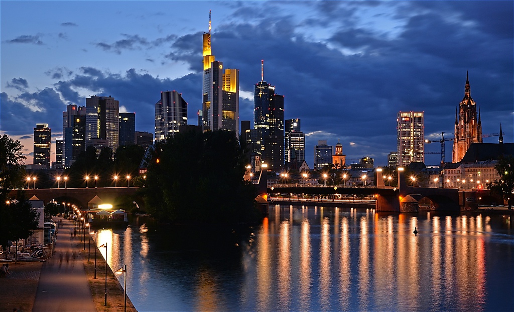 2015-07-15-04-Frankfurt-Main-Skyline.JPG
