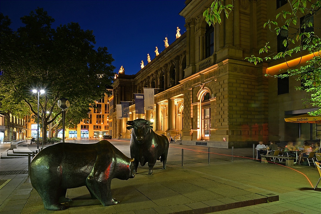 2015-07-16-07-Frankfurt-Boerse-Bulle-Baer.JPG