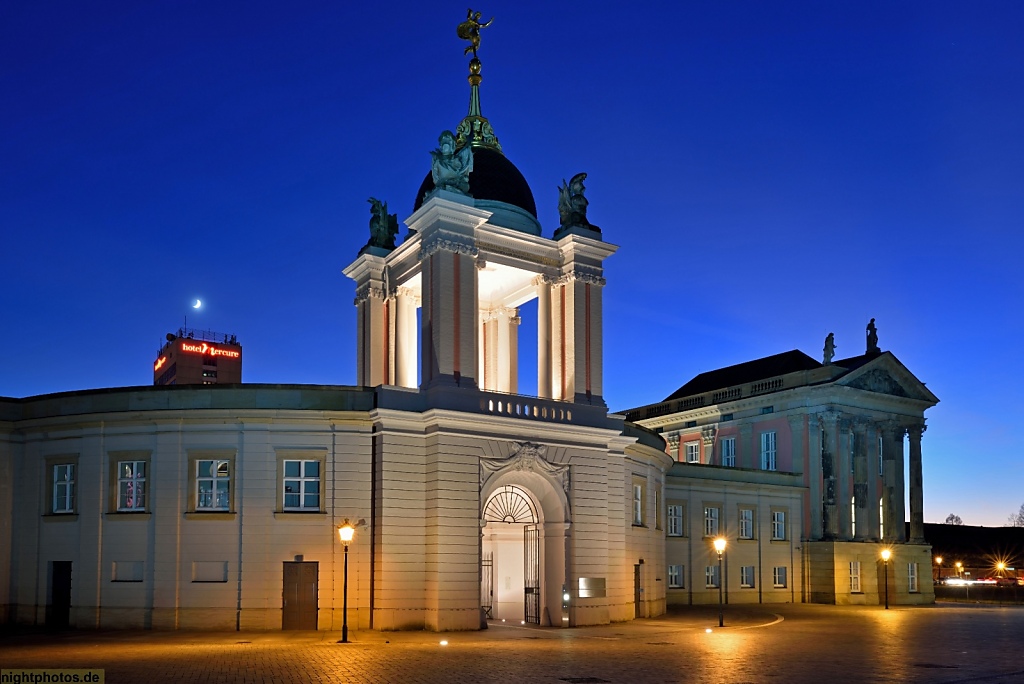 Potsdam Landtag erbaut 1751 als Stadtschloss von Georg Wenzeslaus von Knobelsdorff. Ehrenhof mit Fortunaportal. Architekt Rekonstruktion 2014 Peter Kulka