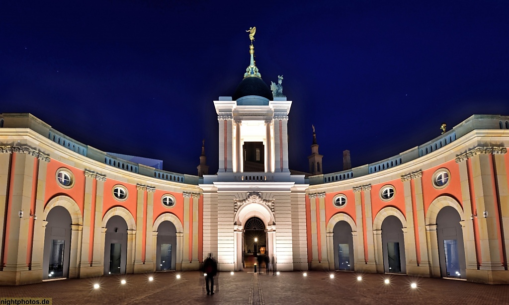 Potsdam Landtag erbaut 1751 als Stadtschloss von Georg Wenzeslaus von Knobelsdorff. Ehrenhof mit Fortunaportal. Architekt Rekonstruktion 2014 Peter Kulka