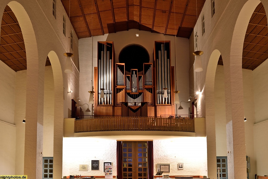 NP-2016-11-17-09-Berlin-Kreuzberg-St-Jacobi-Kirche-erb-1845-Hauptschiff-Orgel-Empore.jpg