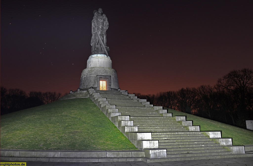 Berlin Treptow Sowjetisches Ehrenmal