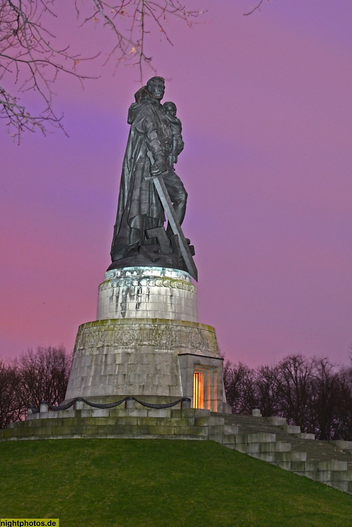 Berlin Treptow Sowjetisches Ehrenmal