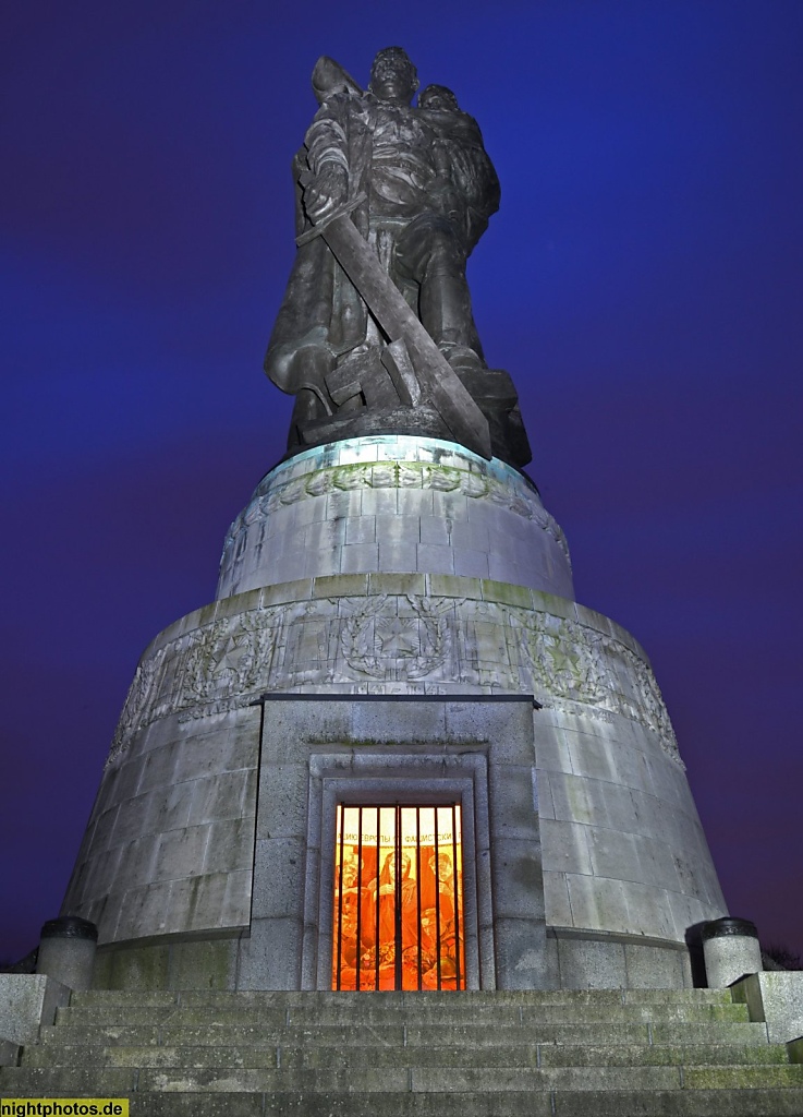 Berlin Treptow Sowjetisches Ehrenmal