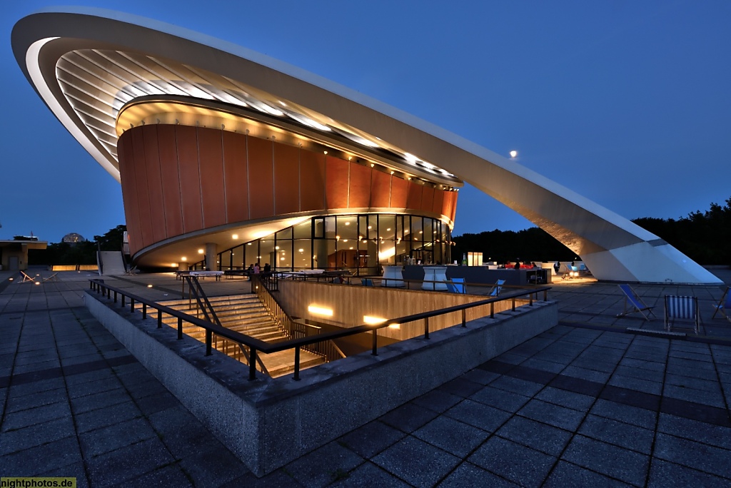 Berlin Tiergarten Haus der Kulturen der Welt erbaut 1956-1957 als Kongresshalle von Hugh Stubbins mit Werner Düttmann und Franz Mocken. Dacheinsturz 1980. Wiederaufbau 1984-1987 von Hans-Peter Störl und Wolf-Rüdiger Borchardt