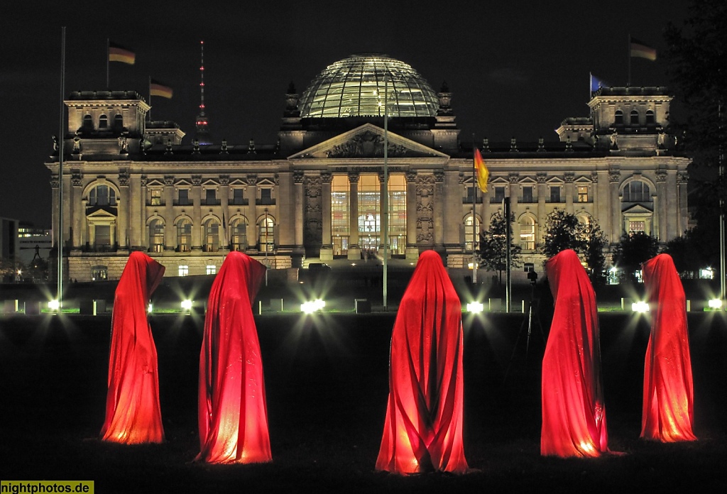 Berlin Regierungsviertel Reichstag mit 'Wächter der Zeit"