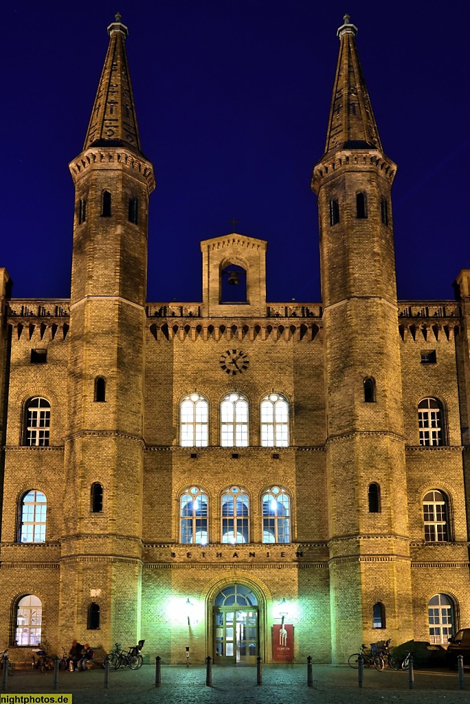 2016-11-24 05 Berlin Kreuzberg. Künstlerhaus Bethanien. Erbaut 1845-1847 von Theodor Stein als Diakonissenkrankenhaus Bethanien mit Kapelle. Wiederaufbau von Karl Wilhelm Och. Mariannenplatz 1-3