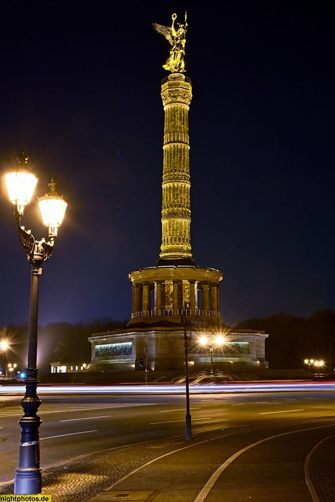 Berlin Mitte Tiergarten. Siegessäule. Denkmal für die Einigungskriege des preussischen König Wilhelm I. Erbaut 1864-1873 von Heinrich Strack. Kanellierter Obernkirchener Sandstein.  Bronzeskulptur der Viktoria erschaffen von Friedrich Drake. Bronzeguss vo