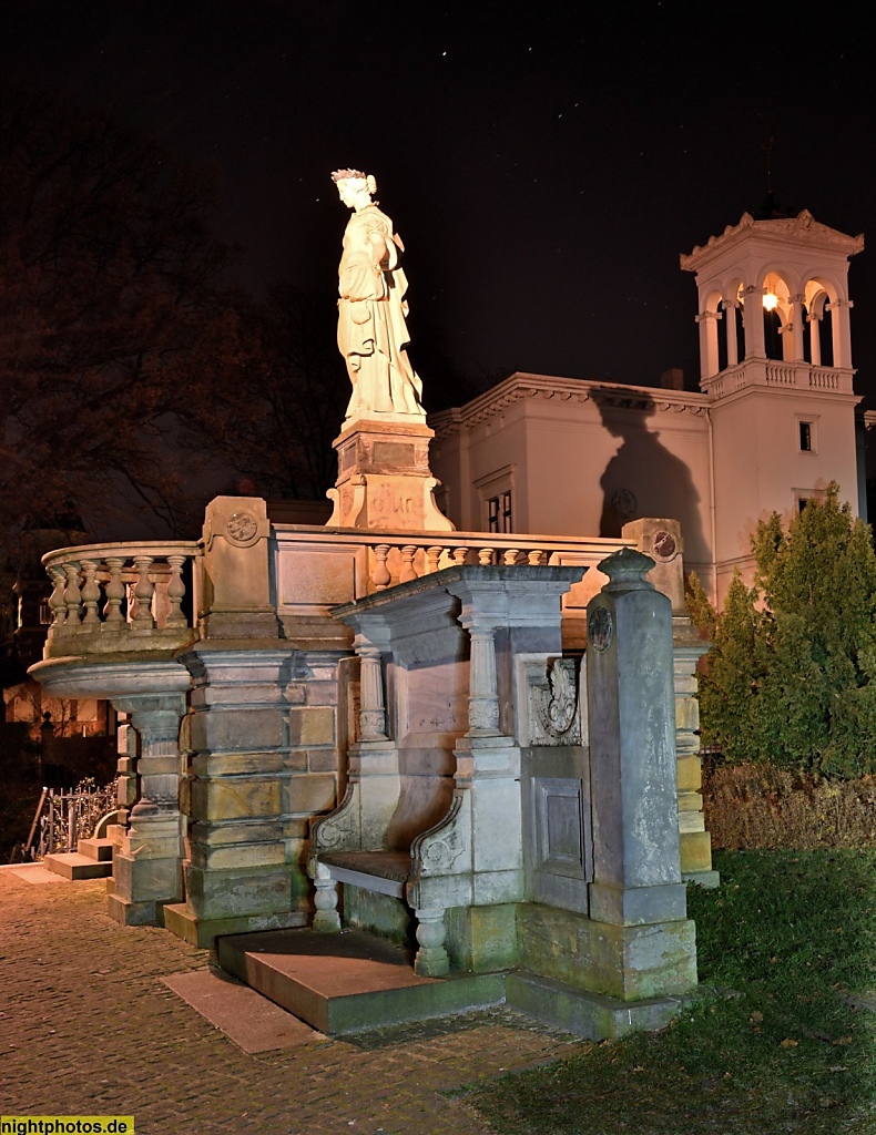 Berlin Wannsee Borussia-Monument vor Villa Wild