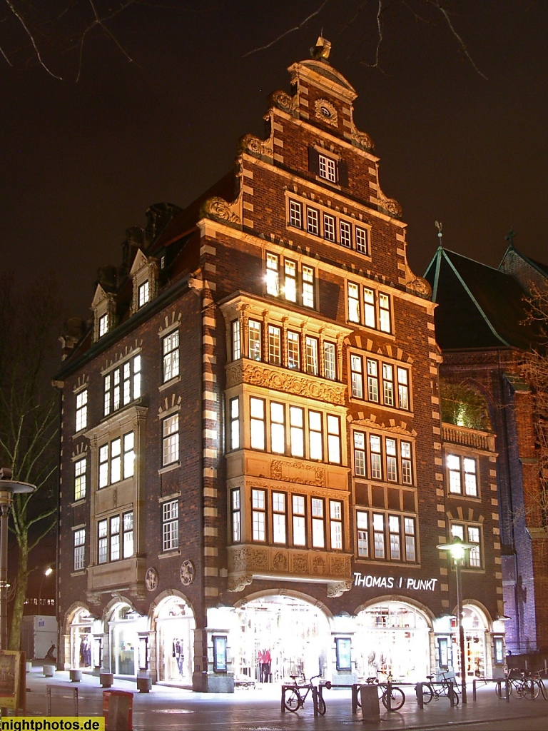 Hamburg Mönckebergstrasse mit Georg-Hulbe-Haus erbaut 1911 von Henry Grell