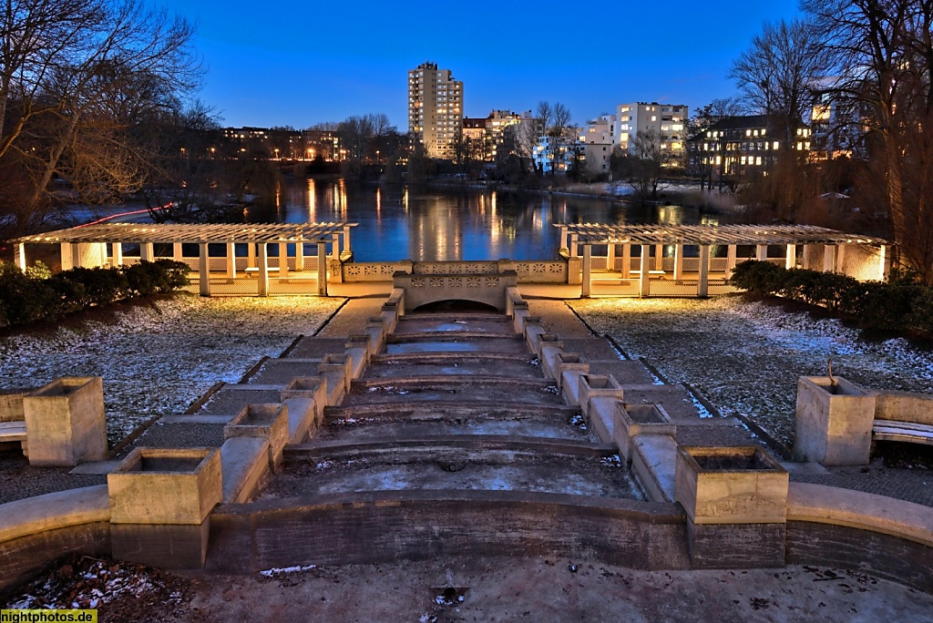 Berlin Charlottenburg Dernburgplatz Lietzensee Kaskadenanlage erbaut 1912-1913 von Erwin Barth und Heinrich Seeling