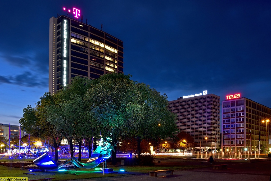 Berlin Charlottenburg Ernst-Reuter-Platz mit Lichtkunst