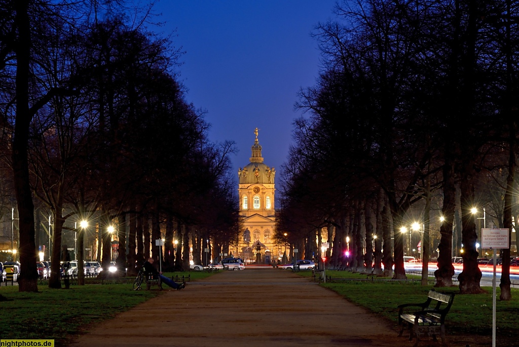 Berlin Schlossstrasse Promenade vor Schloss Charlottenburg