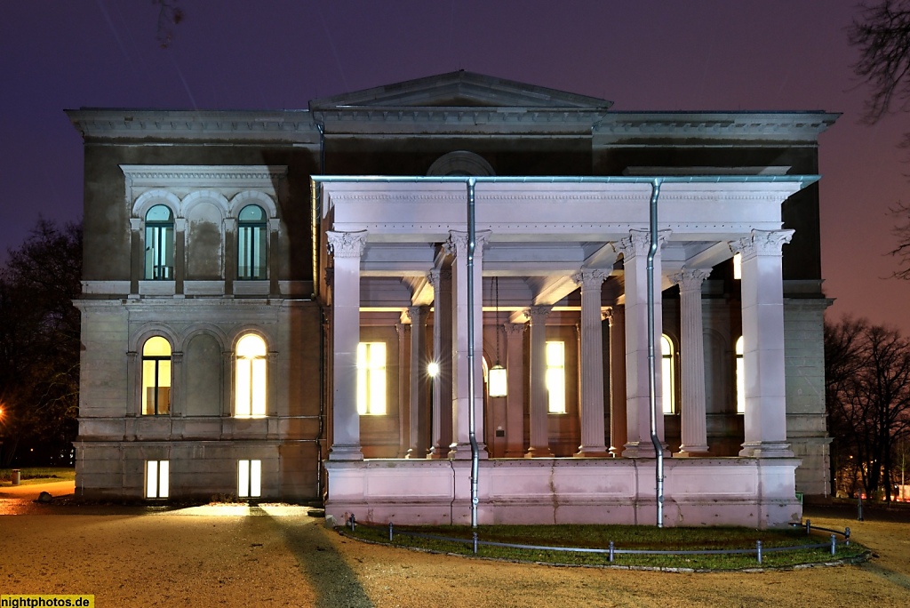 Schloss Biesdorf erbaut 1868 von Heino Schmieden. Spätklassizistische Turmvilla. Westseite Säulenvorhalle. Instandsetzung und Umbau 2001-2007 von BASD Architekten