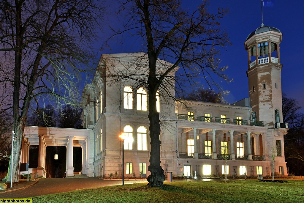 Schloss Biesdorf erbaut 1868 von Heino Schmieden. Spätklassizistische Turmvilla. Südseite. Instandsetzung und Umbau 2001-2007 von BASD Architekten