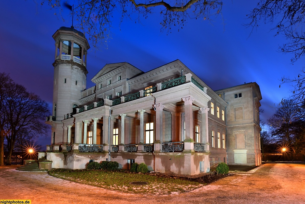 Schloss Biesdorf erbaut 1868 von Heino Schmieden. Spätklassizistische Turmvilla. Nordostseite. Instandsetzung und Umbau 2001-2007 von BASD Architekten