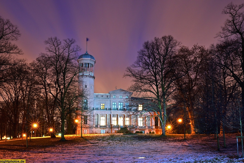 Schloss Biesdorf erbaut 1868 von Heino Schmieden. Spätklassizistische Turmvilla. Ostseite mit Park. Instandsetzung und Umbau 2001-2007 von BASD Architekten