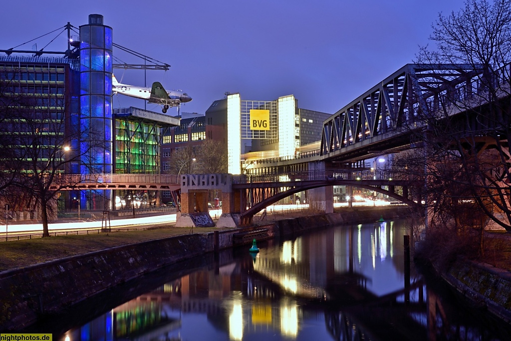 Berlin Kreuzberg Landwehrkanal. Deutsches Technikmuseum erbaut 1983 von Ulrich Wolff und Helge Pitz. Anhalterbrücke erbaut 1998 von Benedict Tonon mit Christoph Flury und Ingenieure Schmitt, Stumpf und Frühhauf