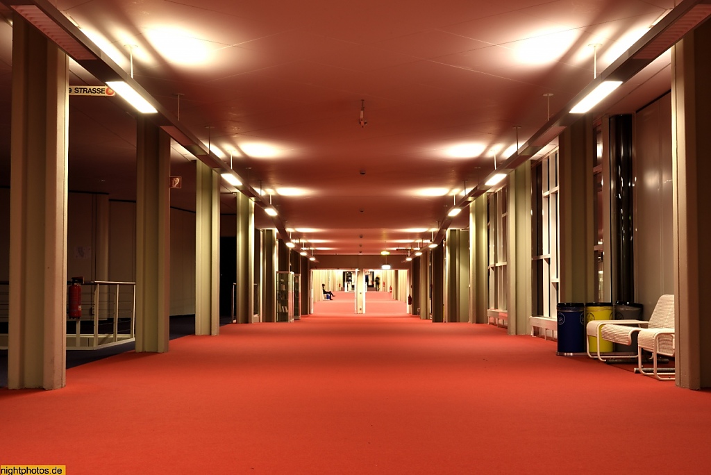 Berlin Dahlem Hauptflur in der FU Silberlaube