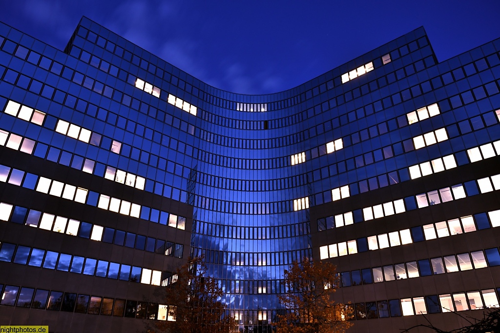 Berlin Schöneberg Platinum Bürohaus erbaut 1992-1994 von Jürgen Sawade am Sachsendamm 2-7