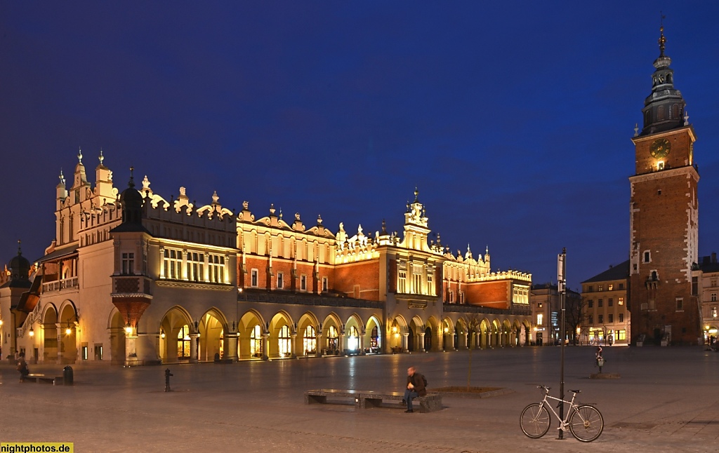 Krakau Marktplatz Tuchhalle und Rathausturm