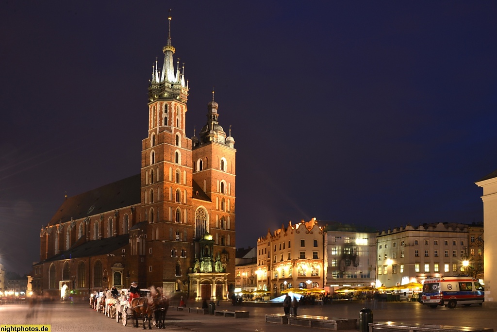 Krakau Marktplatz mit Marienkirche erbaut 1355-1408 Gotik