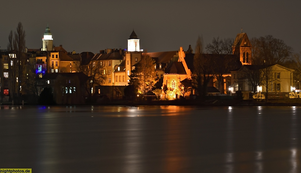 Berlin Köpenick Dahme und Spree vor Best-Sabel-Schule und St Josef Kirche