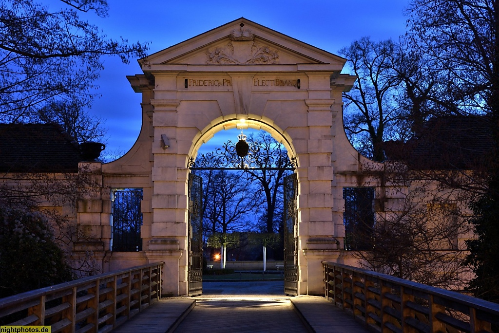 Berlin Köpenick Portal zwischen den Torhäusern erbaut 1682 von Johann Arnold Nering