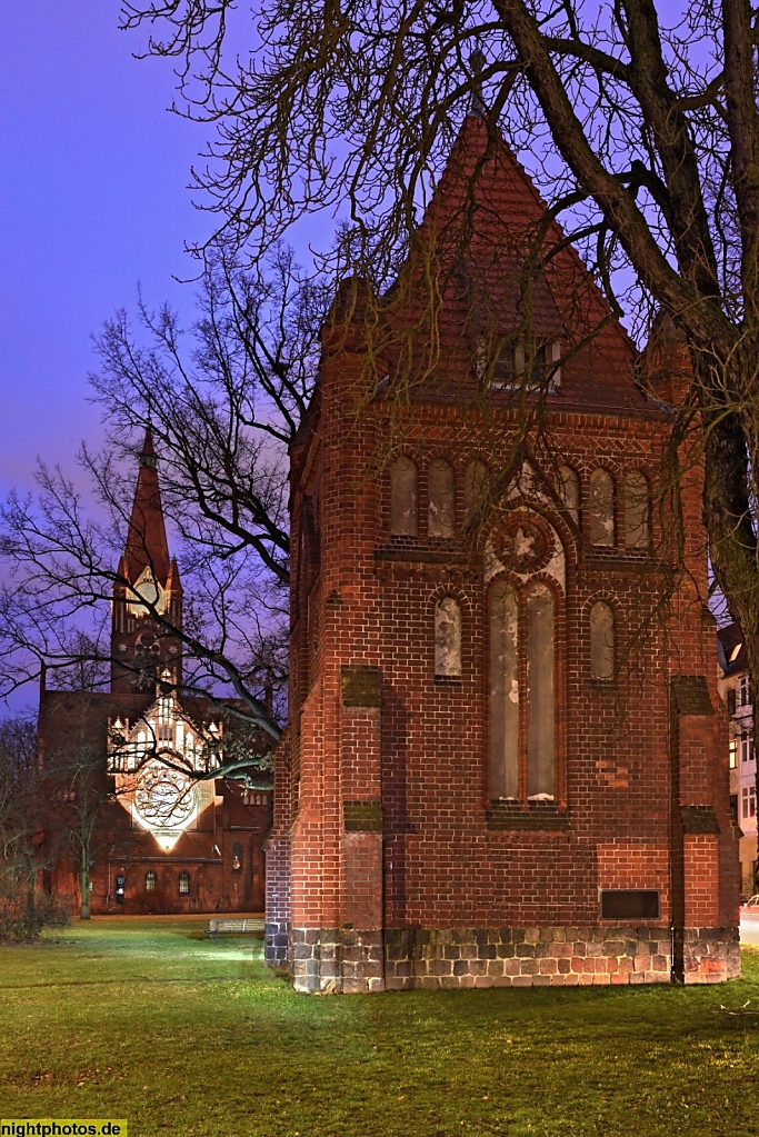 Berlin Lichterfelde Schalthaus erbaut 1901 und Pauluskirche erbaut 1898-1900 von Fritz Gottlob in Backsteingotik. Wiederaufbau Kirche 1951-1957 von Erich Ruhtz und Karl Streckebach. Renovierung Kirche 1987 von Peter Lehrecke