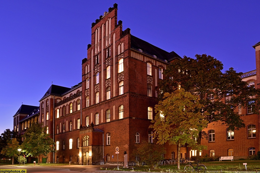 Berlin Mitte Charité Campus Mitte. Erbaut 1910-1914 als Medizinische Klinik I. und II. von Georg Diestel