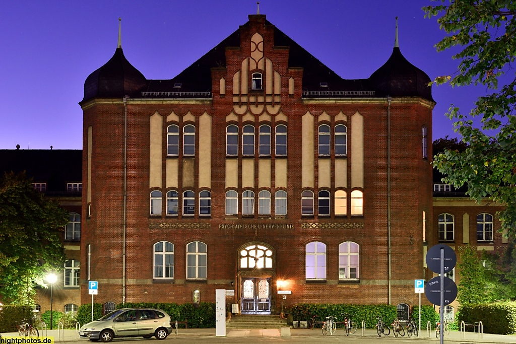 Berlin Mitte Campus der Charite Mitte. Wilhelm-Griesinger-Institut. Lehrgebäude erbaut 1905 von Georg Diestel im Bonhoefferweg 3