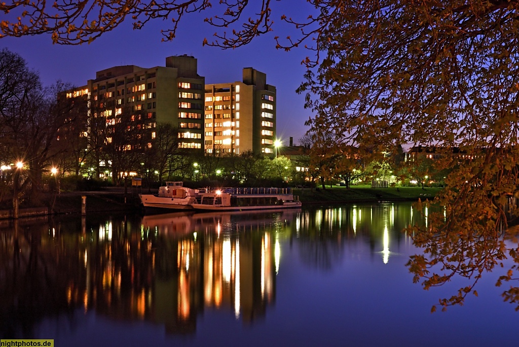 Berlin Kreuzberg Landwehrkanal Urbanhafen Urban-Krankenhaus