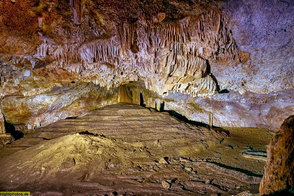 Mallorca Tropfsteinhöhle Avenc de Son Pou. Stalagtiten