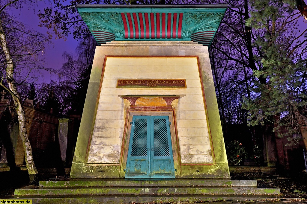 Berlin Kreuzberg Dreifaltigkeitskirchhof Bergmannstrasse Grabmal Oppenfelds Erbbegräbnis 1828