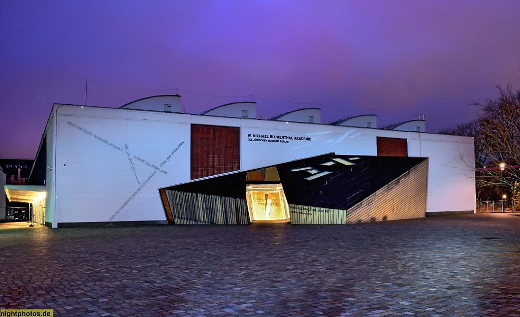 Berlin Kreuzberg Akademie des Jüdischen Museums mit ANOHA Kinderwelt erbaut 2012 von Daniel Libeskind in der Lindenstrasse am Fromet-und-Moses-Mendelssohn-Platz 1