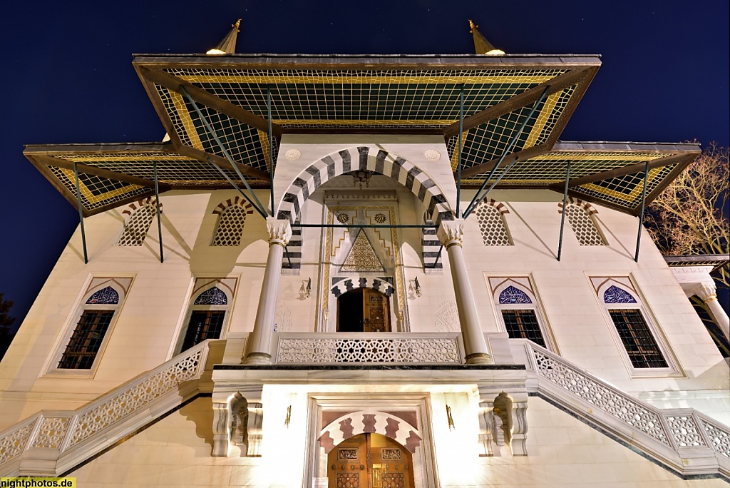 Berlin Neukölln Sehitlik-Moschee erbaut 1999-2005 von Hilmi Senalp mit türkischem Friedhof