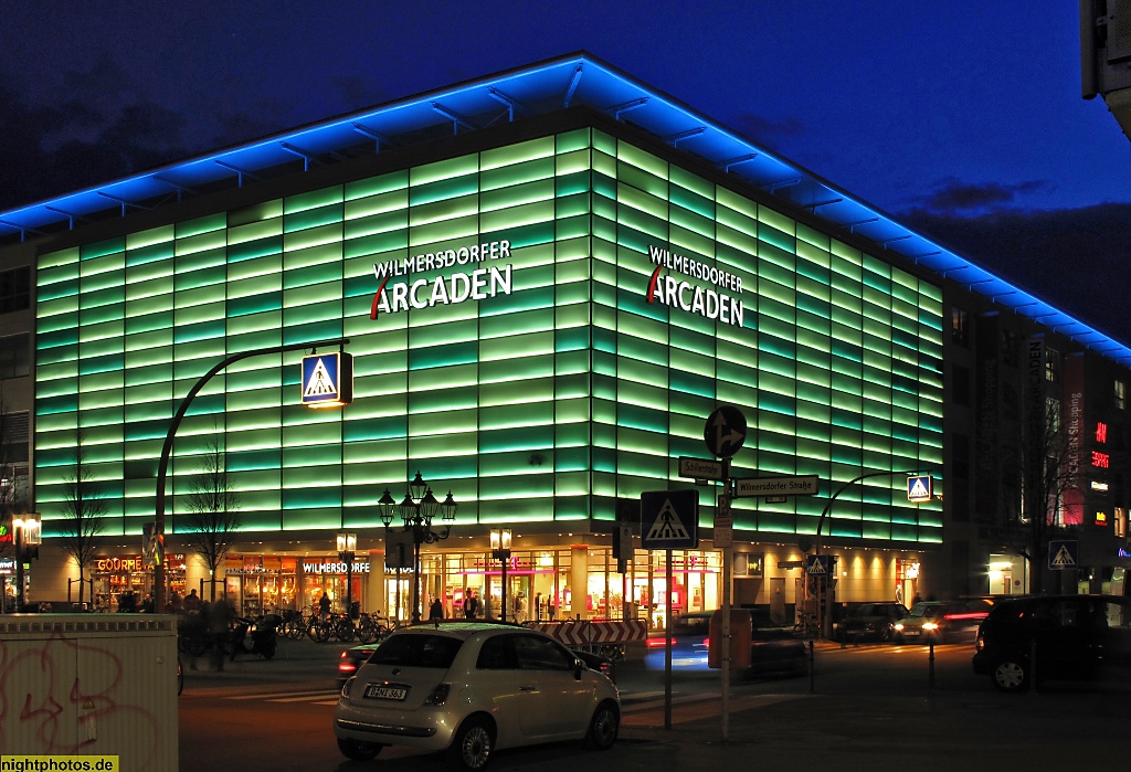 Berlin Charlottenburg kommerzielle Lichtfassadengestaltung