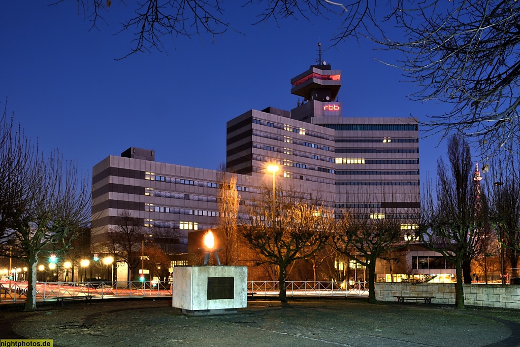 Berlin Westend Sender RBB am Theodor-Heuss-Platz mit Mahnmal Ewige Flamme