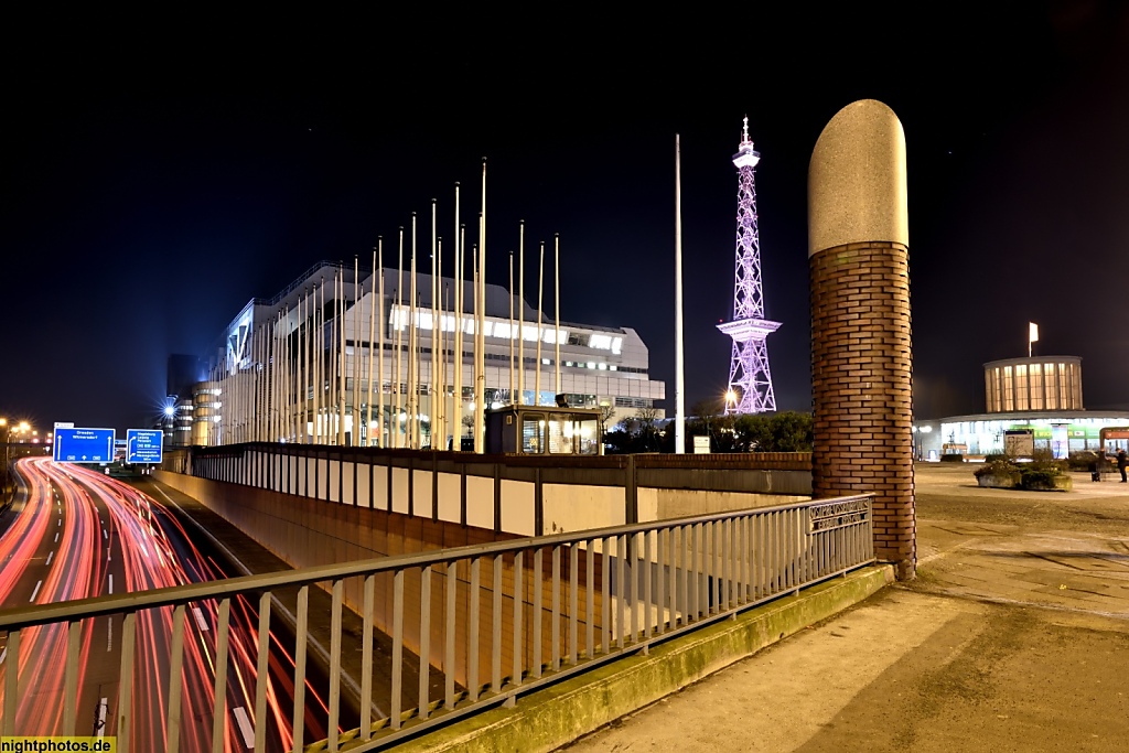 Berlin Westend Stadtautobahn ICC erbaut 1975-1979 von Ursulina Schüler-Witte u Ralf Schüler. Neben Funkturm und Messehallen