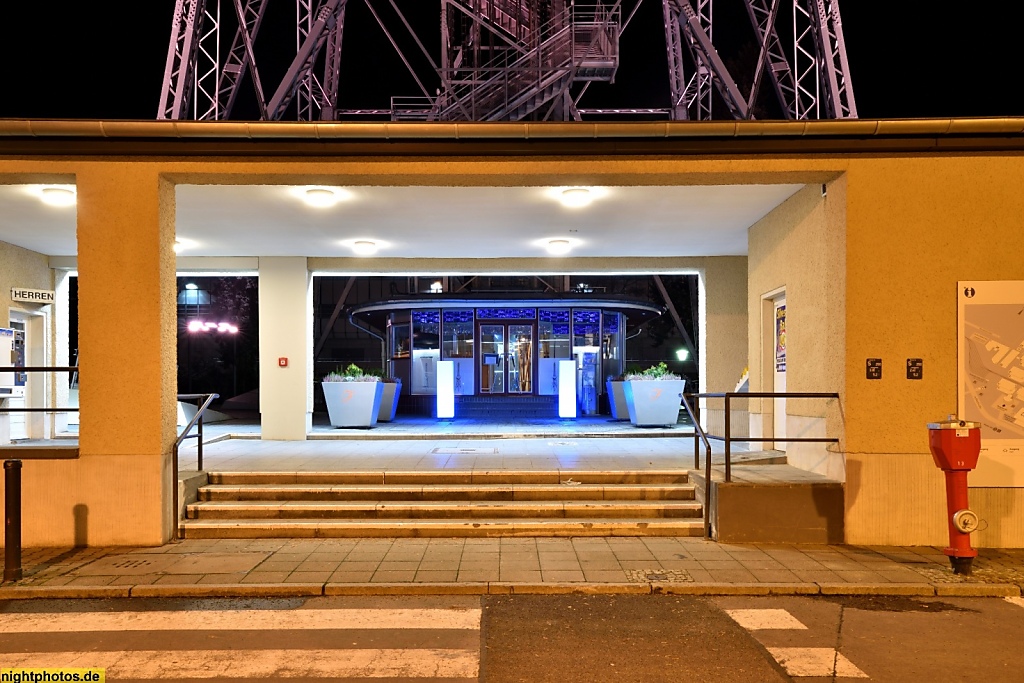 Berlin Westend Funkturm Zugangsbereich