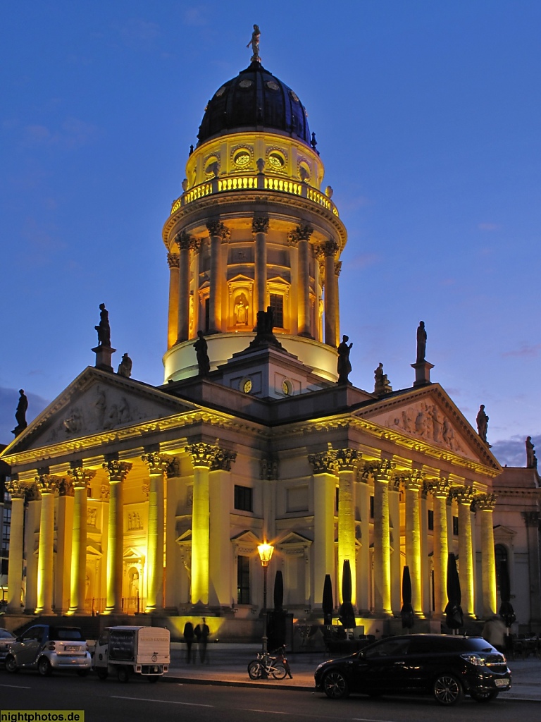Berlin Mitte Deutscher Dom am Gendarmenmarkt erbaut 1701-1708 von Carl von Gontard und Georg Christian Unger. Wiederaufbau 1983-1996