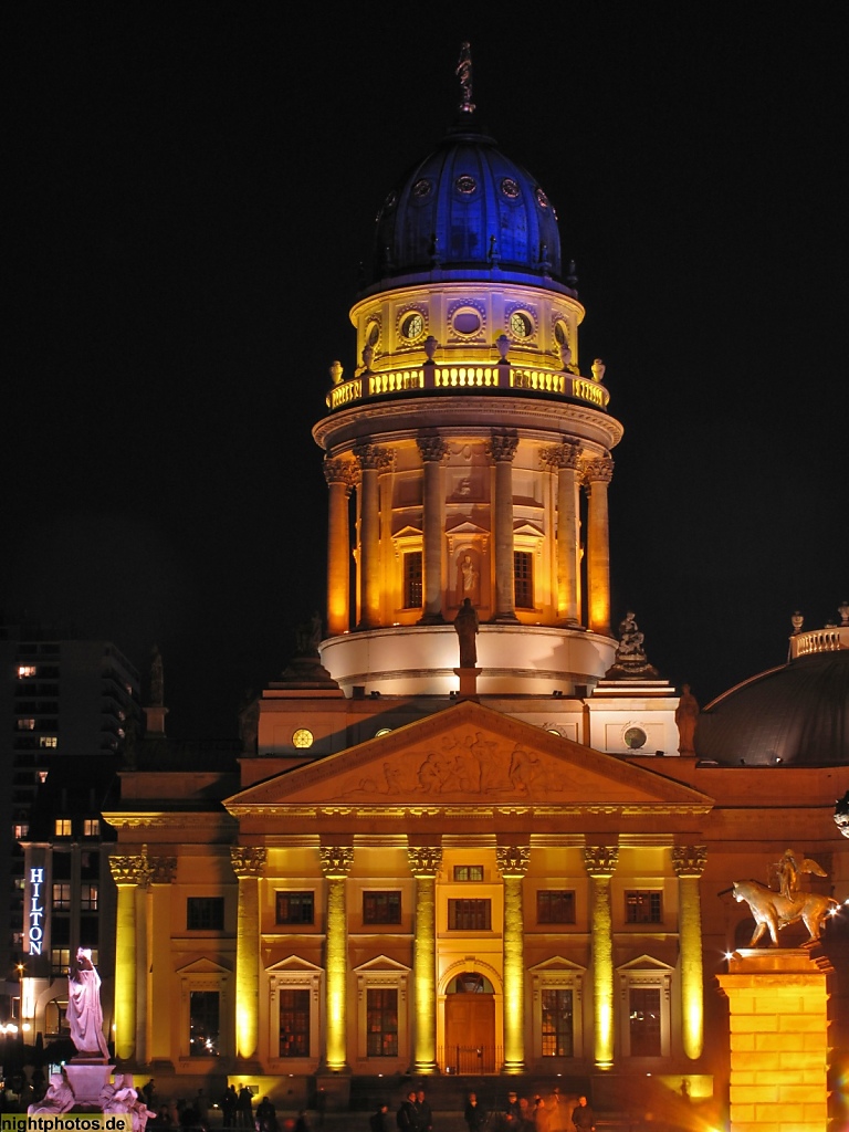 Berlin Mitte Deutscher Dom am Gendarmenmarkt erbaut 1701-1708 von Carl von Gontard und Georg Christian Unger. Wiederaufbau 1983-1996
