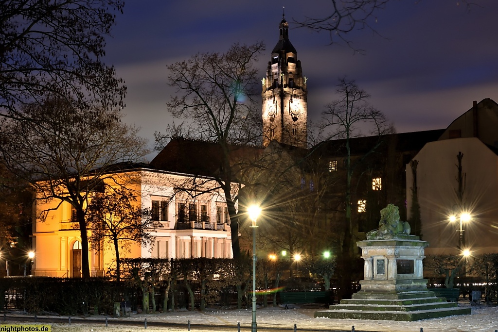 Berlin Charlottenburg Alt-Lietzow Standesamt Rathaus und Löwenstatue