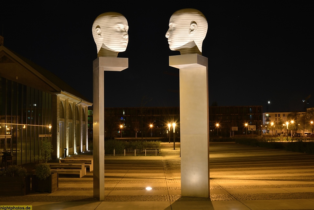 Berlin Johannisthal Universitätsforum Kunstwerk 'Kopfbewegung heads shifting' auf dem Campus der Humboldt-Universität
