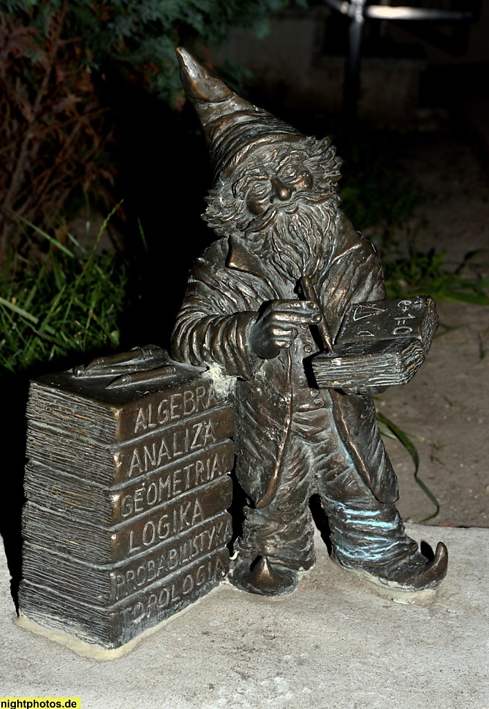 Wrocław Breslau Breslauer Zwerge vor dem Institut für Chemie auf dem Campus der Universität Kampus Grunwaldzki Uniwersytetu Wrocławskiego